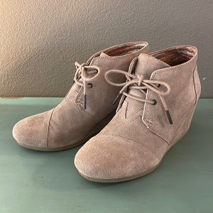 Toms wedge booties size 8
